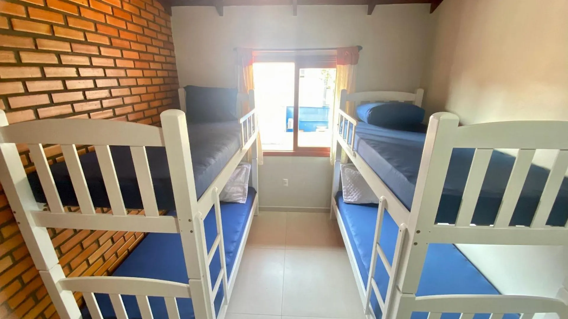 020A - Sobrado De 3 Quartos Para Alugar, Bombinhas/Sc 0*, Bombinhas